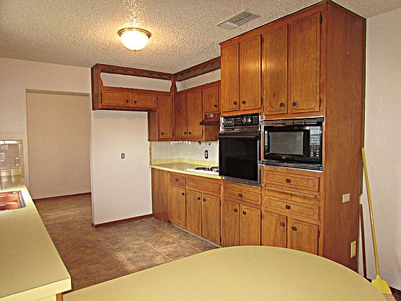 4th image of 510 Phillips Dr