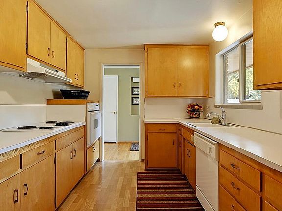 4th image of 3852 76th Ave SE
