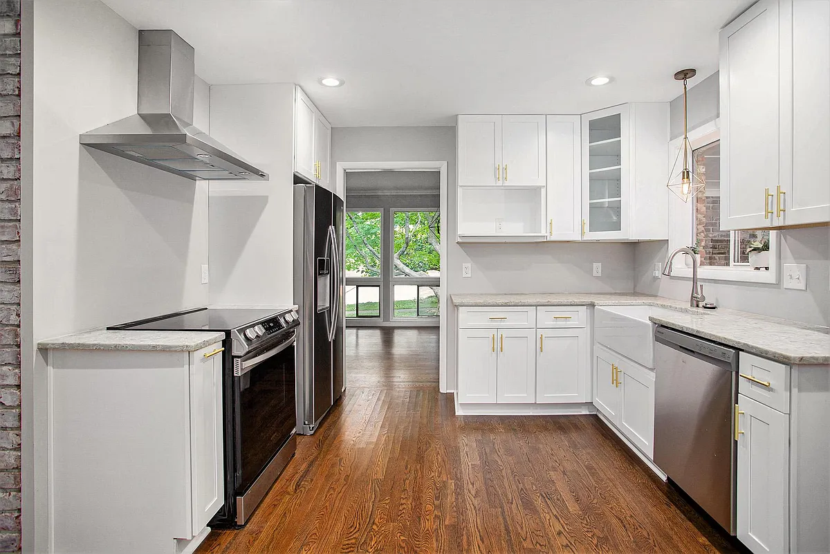 Building Photo - 2475 River Oak Dr