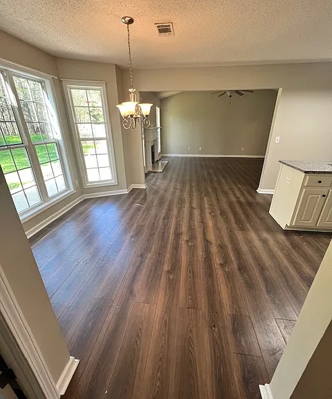 Breakfast area and bay window