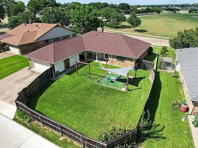 2226 Carmel Dr — Photo 28