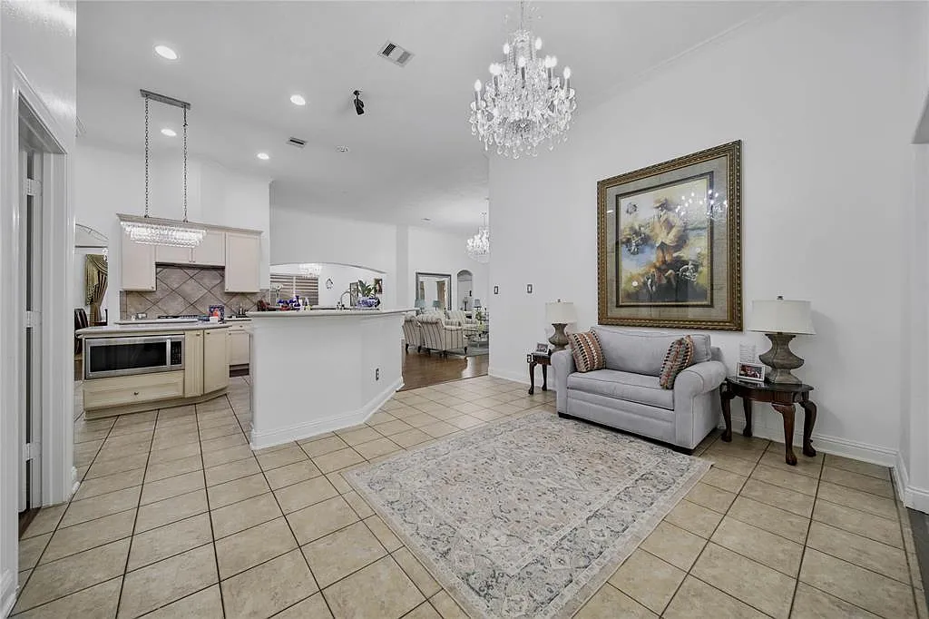 3831 Lakeridge Canyon Dr — Photo 2
