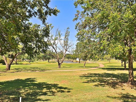 3rd image of 47 Tamarisk Cir