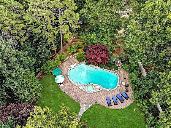 5th image of 209 Shady Knoll Ln