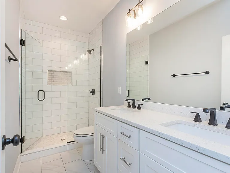 708 Tral St — Photo 37