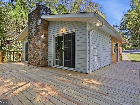 5th image of 132 Hilltop Rd