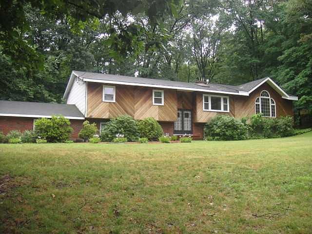 1st image of 13 Clarkwood Dr