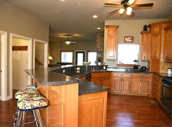 5th image of 221 Tonkawa Trl