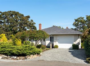 1697 Yale St, Oak Bay, BC V8R 5N5