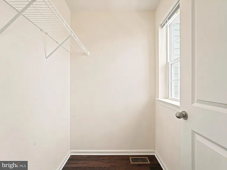 145 Mercer Ct — Photo 5