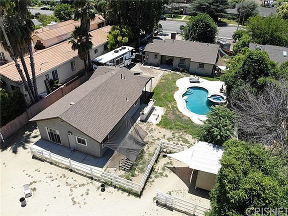 3rd image of 23501 Burbank Blvd