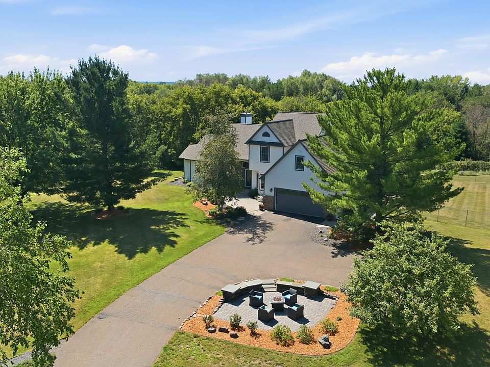 1st image of 923 Cloverleaf Cir