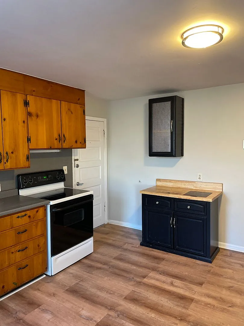 211 College Drive — Photo 4