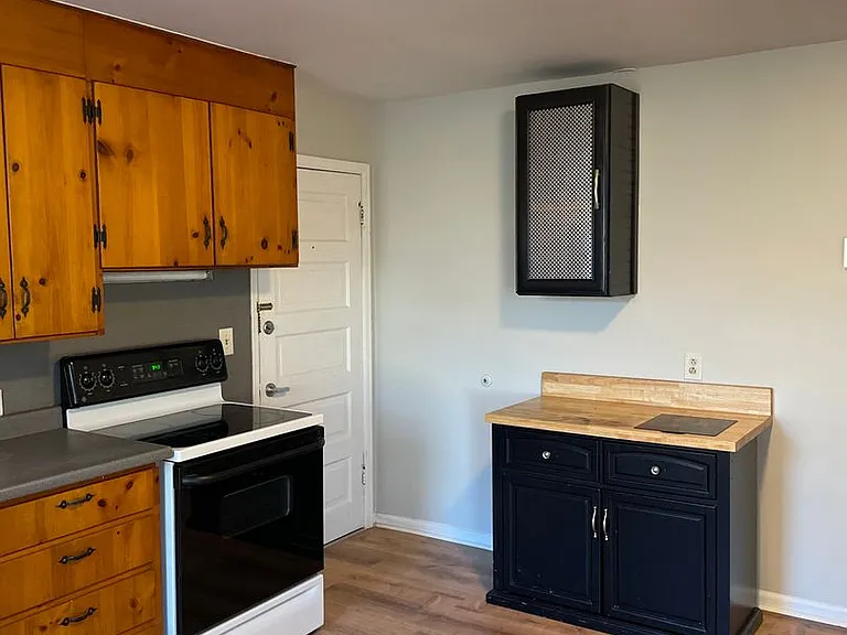 211 College Dr — Photo 18