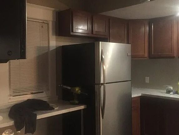 2nd image of 415 Allyn St