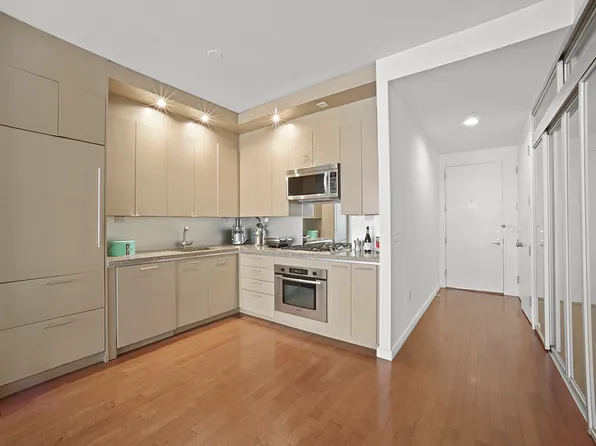 1600 Broadway image 4 of 15