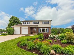 303 High Point Dr, Lindenhurst, IL 60046