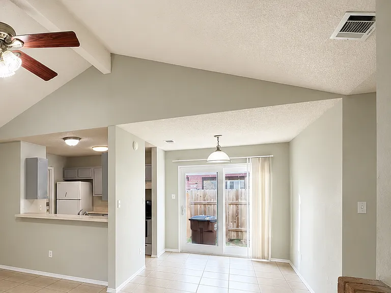 1411 Hermitage Dr — Photo 3
