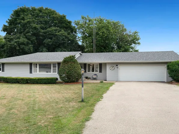 411 Williams Dr, Oregon, IL 61061