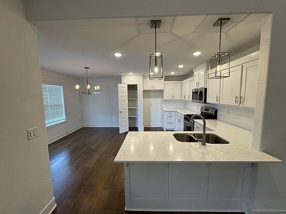 5th image of 2721 S Apricot Rd