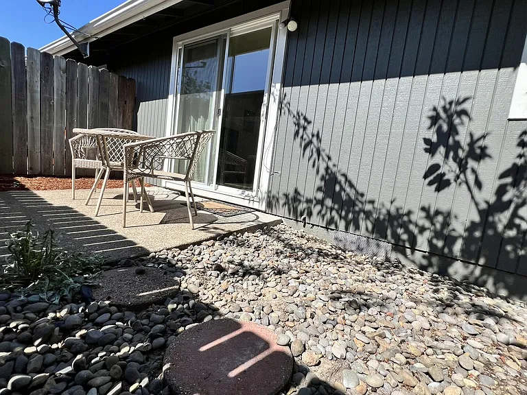 Catron St N — Photo 33