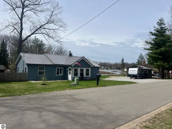 1444 Bungo Trl, Harrison, MI 48625