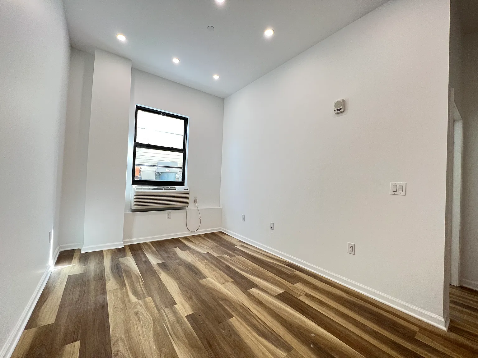 1 bed, 650 sqft, $2,100 — Photo 4