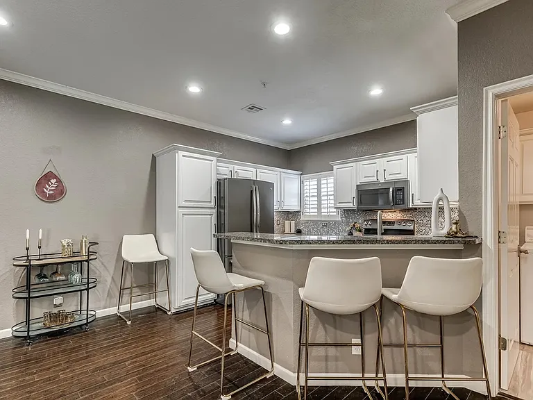6162 N Brookline Ave #22 — Photo 3