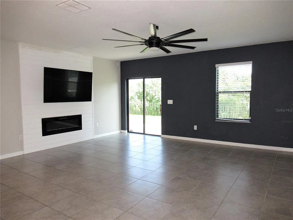 5 bed, 2.5 bath, 2966 sqft, $2,900 — Photo 4