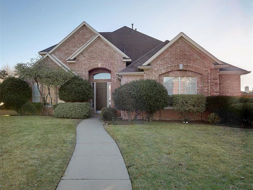 1st image of 204 Hawthorne Dr