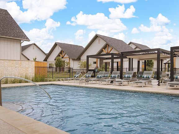 3rd image of 2036 Oak Grove Ln #211