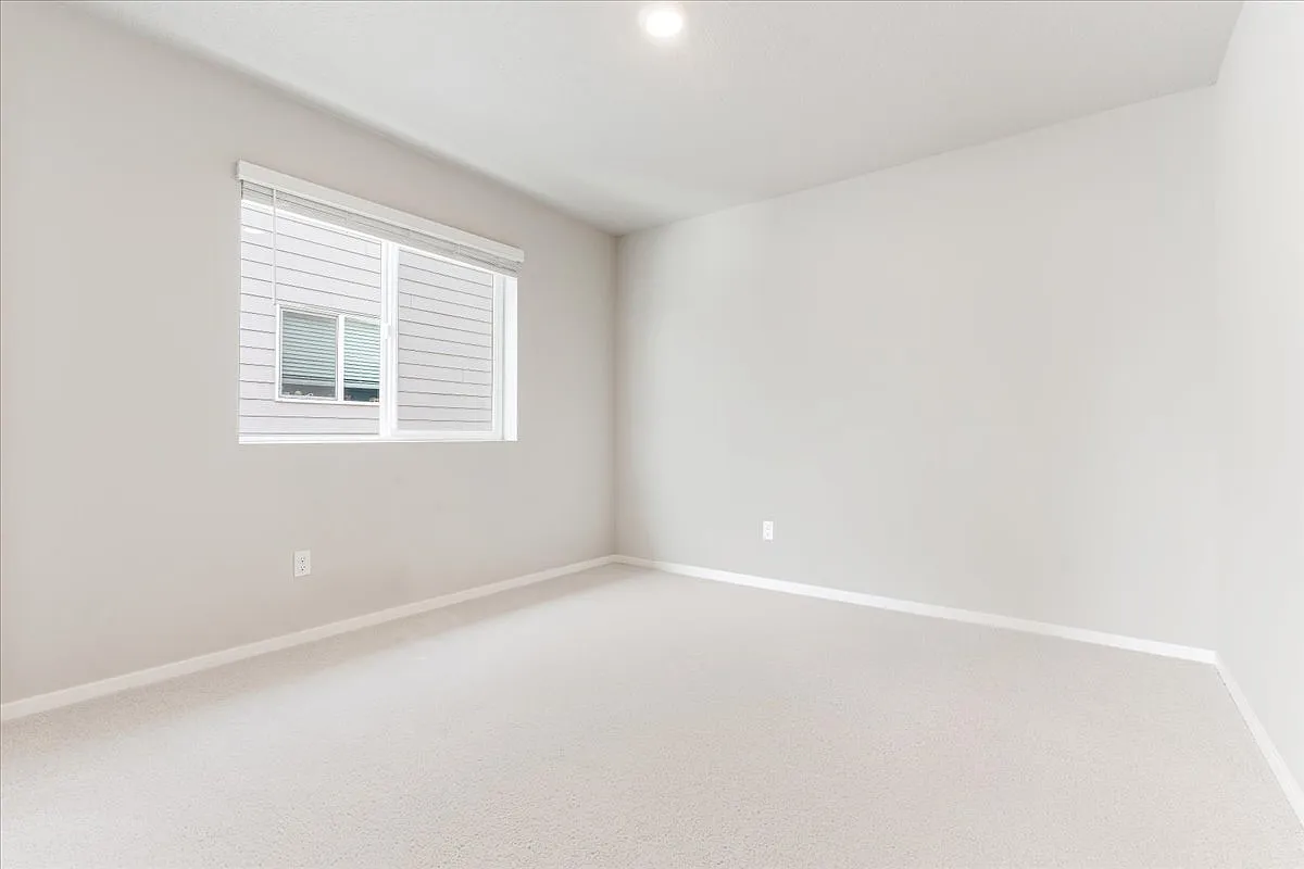 4 bed, 2038 sqft, $3,325 — Photo 2