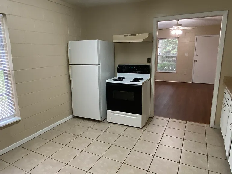 5011 Oleander Dr — Photo 2