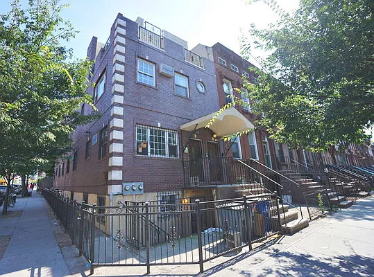 Rented by Compass | media 24