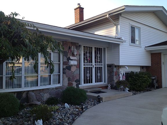 2nd image of 2286 Heatherhill St