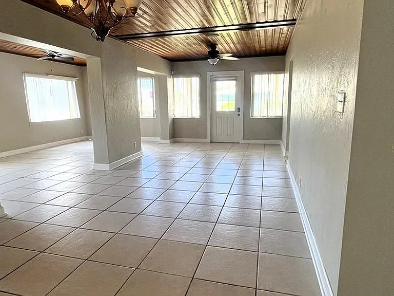 360 72nd Ave — Photo 6
