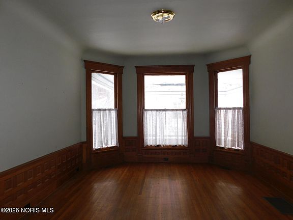 11th image of 2032 Robinwood Ave