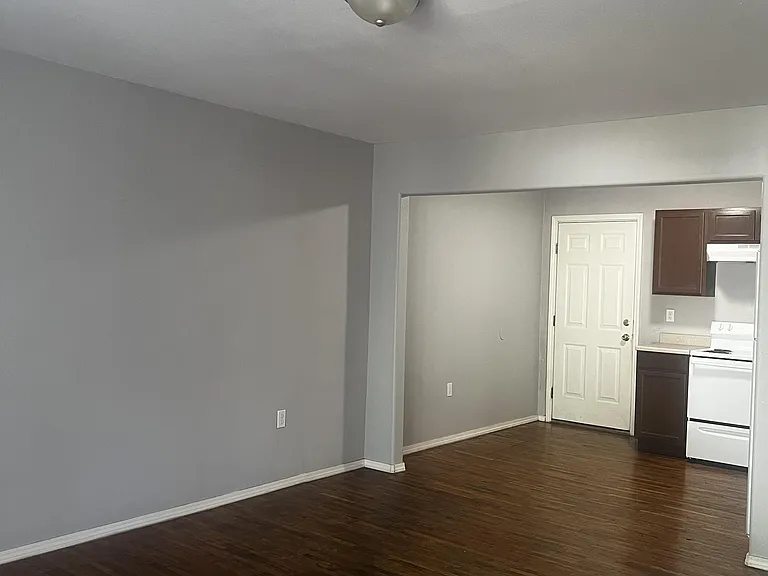 115 N Albert Pike Ave — Photo 1