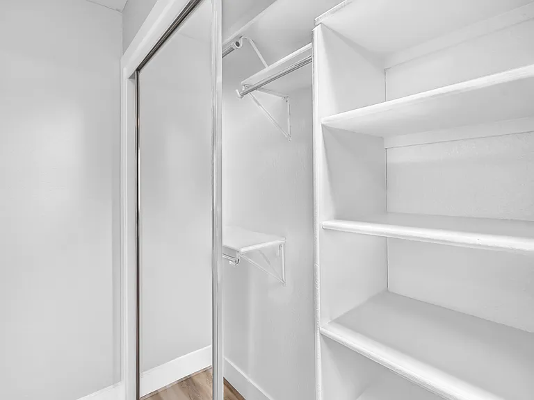 Summerview Apts — Photo 10