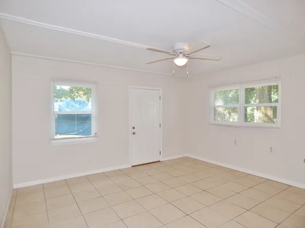 1519 King Arthur Rd, Jacksonville, FL 32211