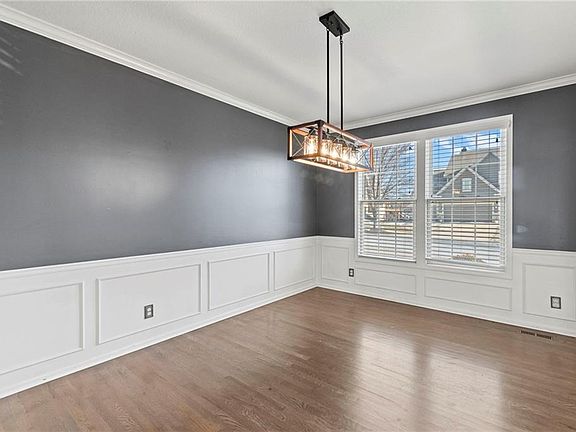 5th image of 9708 N Laurel Ave