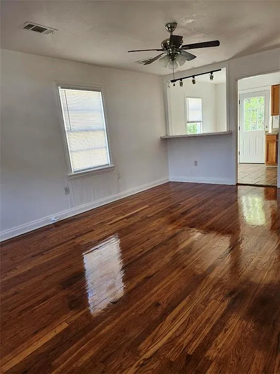 2 bed, 925 sqft, $1,300 — Photo 4