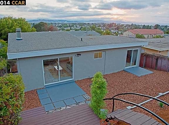 3rd image of 824 Sonoma St