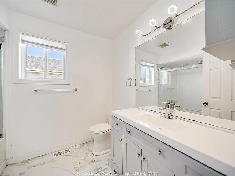 1465 Foster Ave — Photo 11