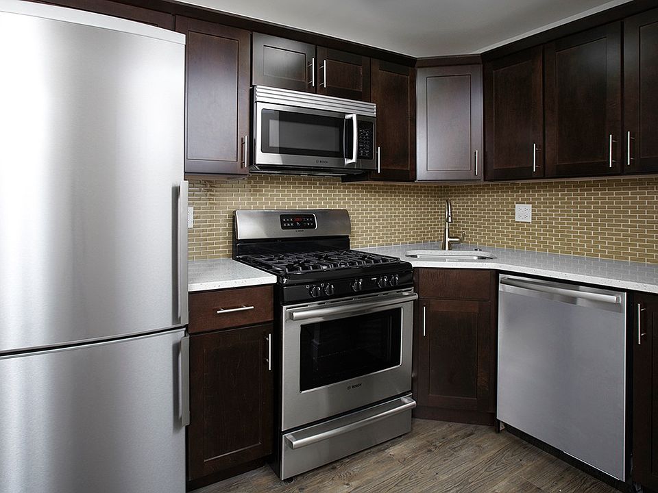 2nd image of 355 E 91st St