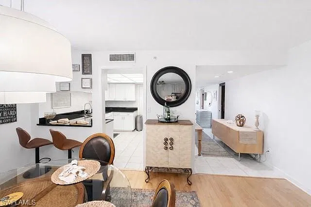 2 bed, 3.0 bath, 1909 sqft, $5,800 — Photo 4