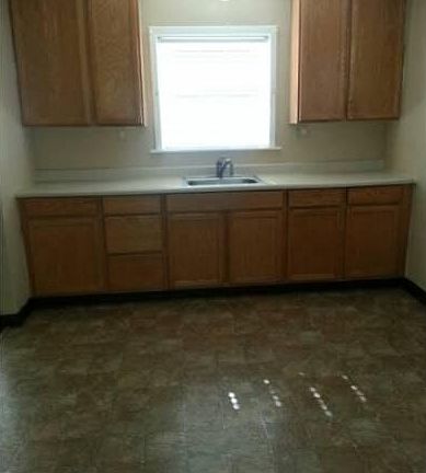4th image of 1676 Broadway St