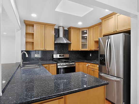 4th image of 1000 Bluebonnet Dr