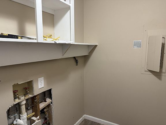 5th image of 522 College Grove Rd
