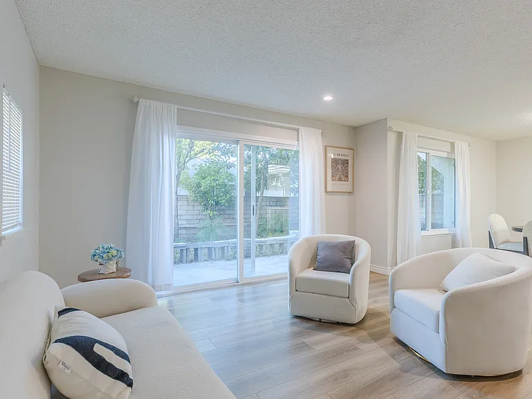 409 Genoa St — Photo 10
